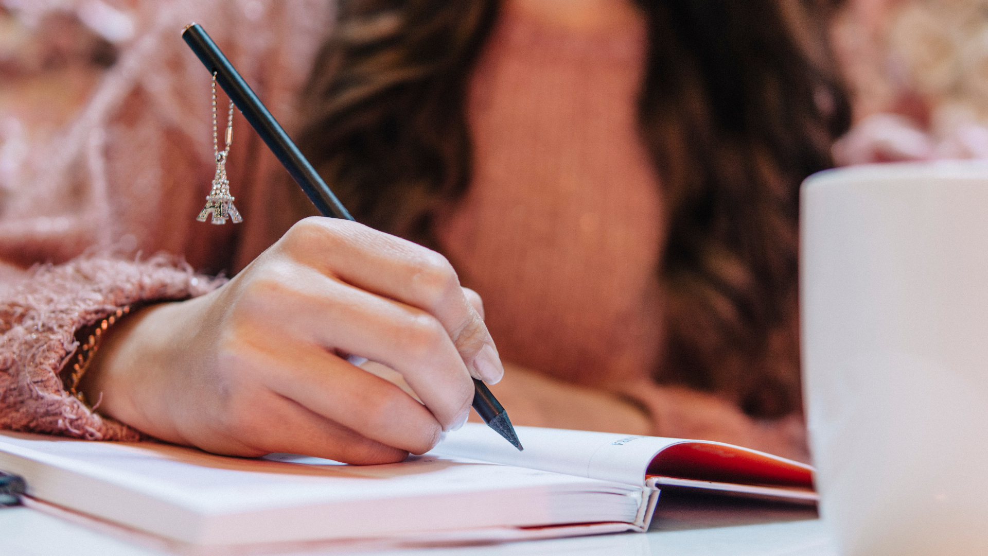 5 Reasons Writing Helps You Stay Focused & Reduce Stress – ForU India